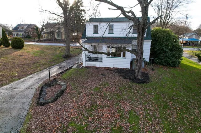 a view of a house with a yard