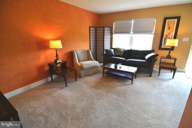 184 Radle Road Harrisburg, PA 17112 - Photo 4 of 31 Living room - level 1