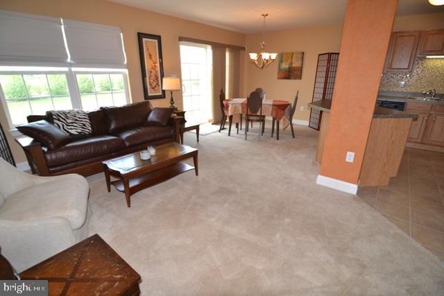 184 Radle Road Harrisburg, PA 17112 - Photo 5 of 31 Living room - level 1
