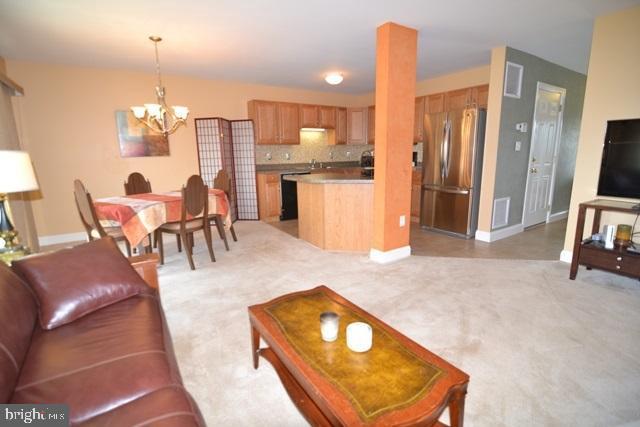 184 Radle Road Harrisburg, PA 17112 - Photo 6 of 31 Living room - level 1