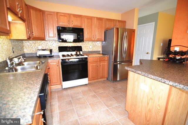 184 Radle Road Harrisburg, PA 17112 - Photo 8 of 31 Kitchen - level 1