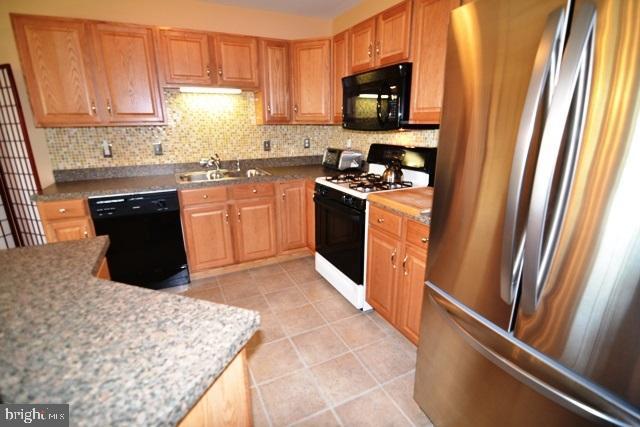 184 Radle Road Harrisburg, PA 17112 - Photo 10 of 31 Kitchen - level 1