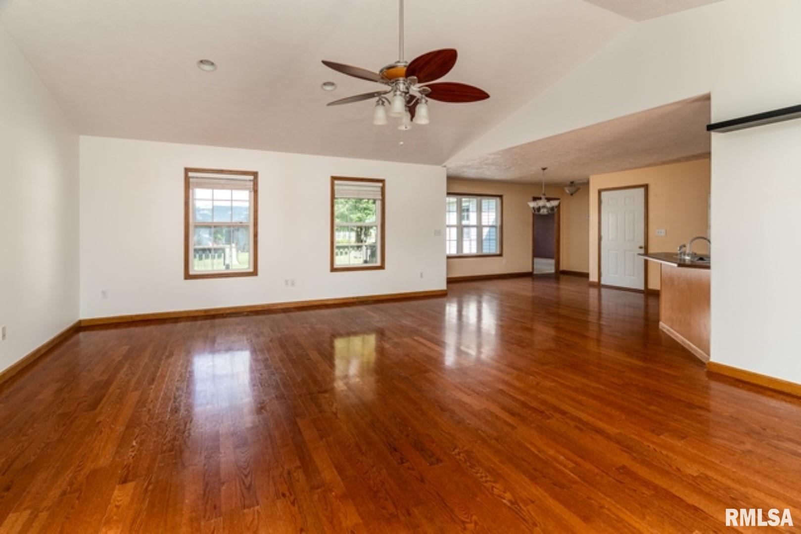 309 Evergreen Trail Herrin, IL 62948 - Photo 7 of 30