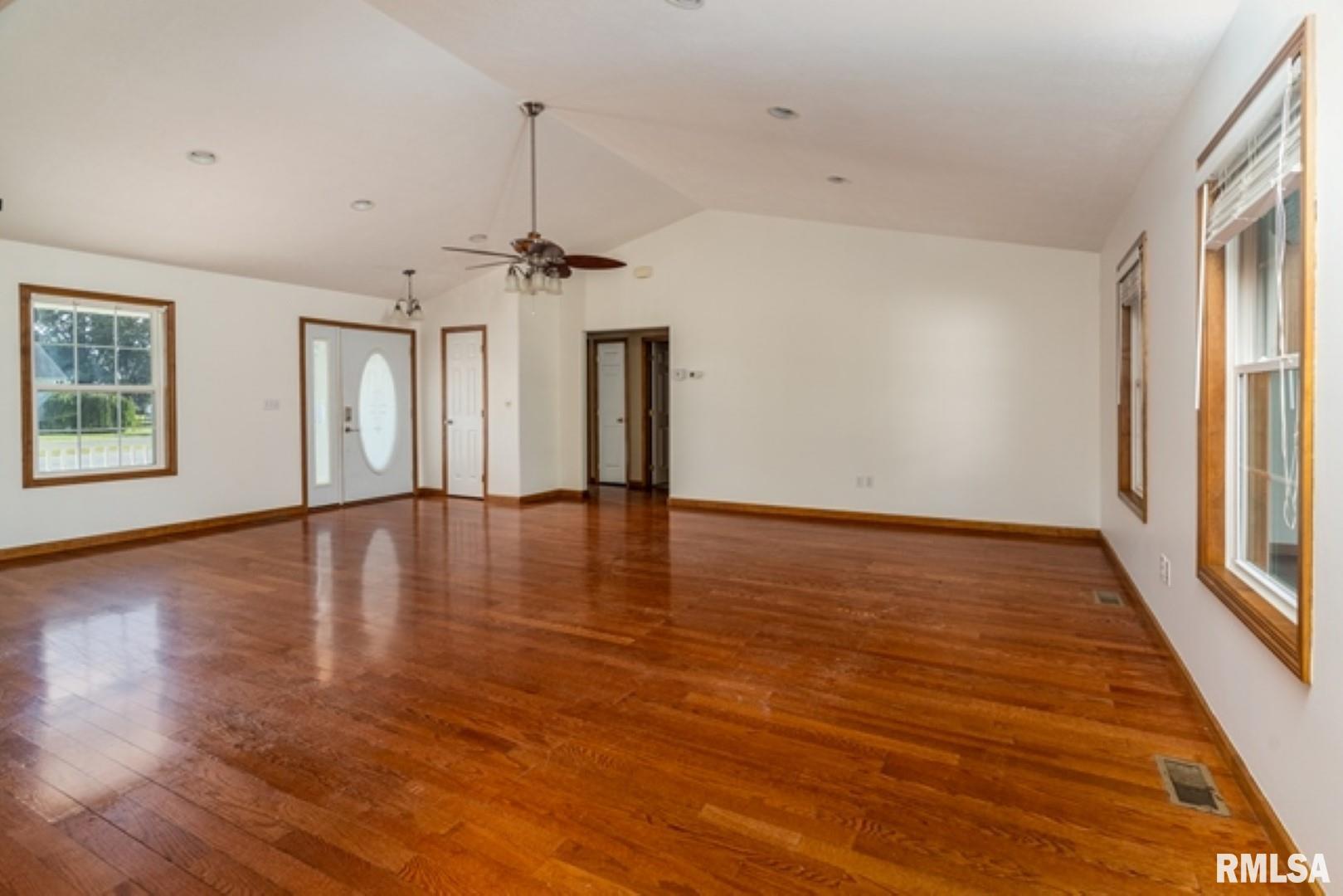 309 Evergreen Trail Herrin, IL 62948 - Photo 8 of 30