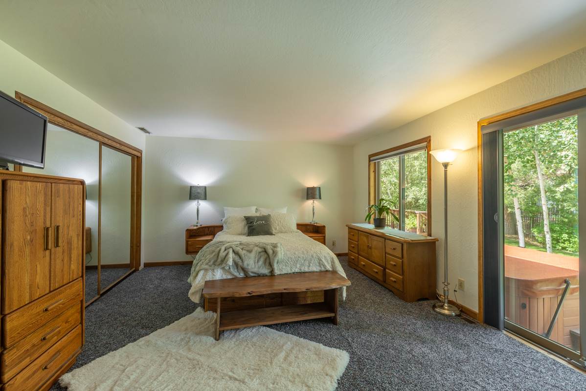10646 Snowberry Road Truckee, CA 96161 - Photo 9 of 21 Gallery Image 9