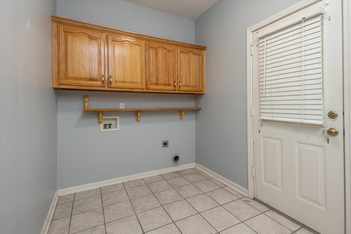 346 Beaver Road Munford, TN 38058 - Photo 23 of 24 Washroom with light tile patterned floors, electric dryer hookup, cabinet space, washer hookup, and baseboards