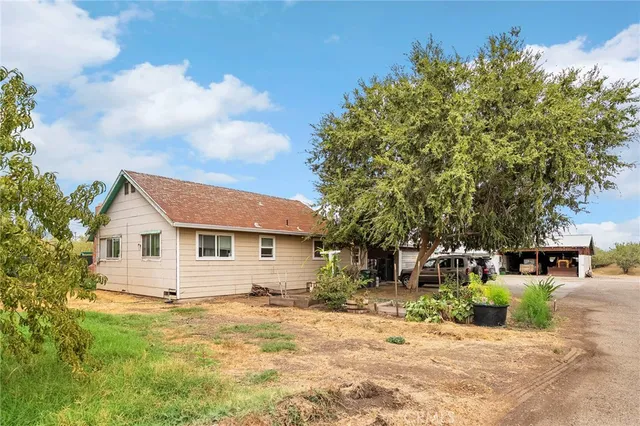 a view of a house with sitting area and roof