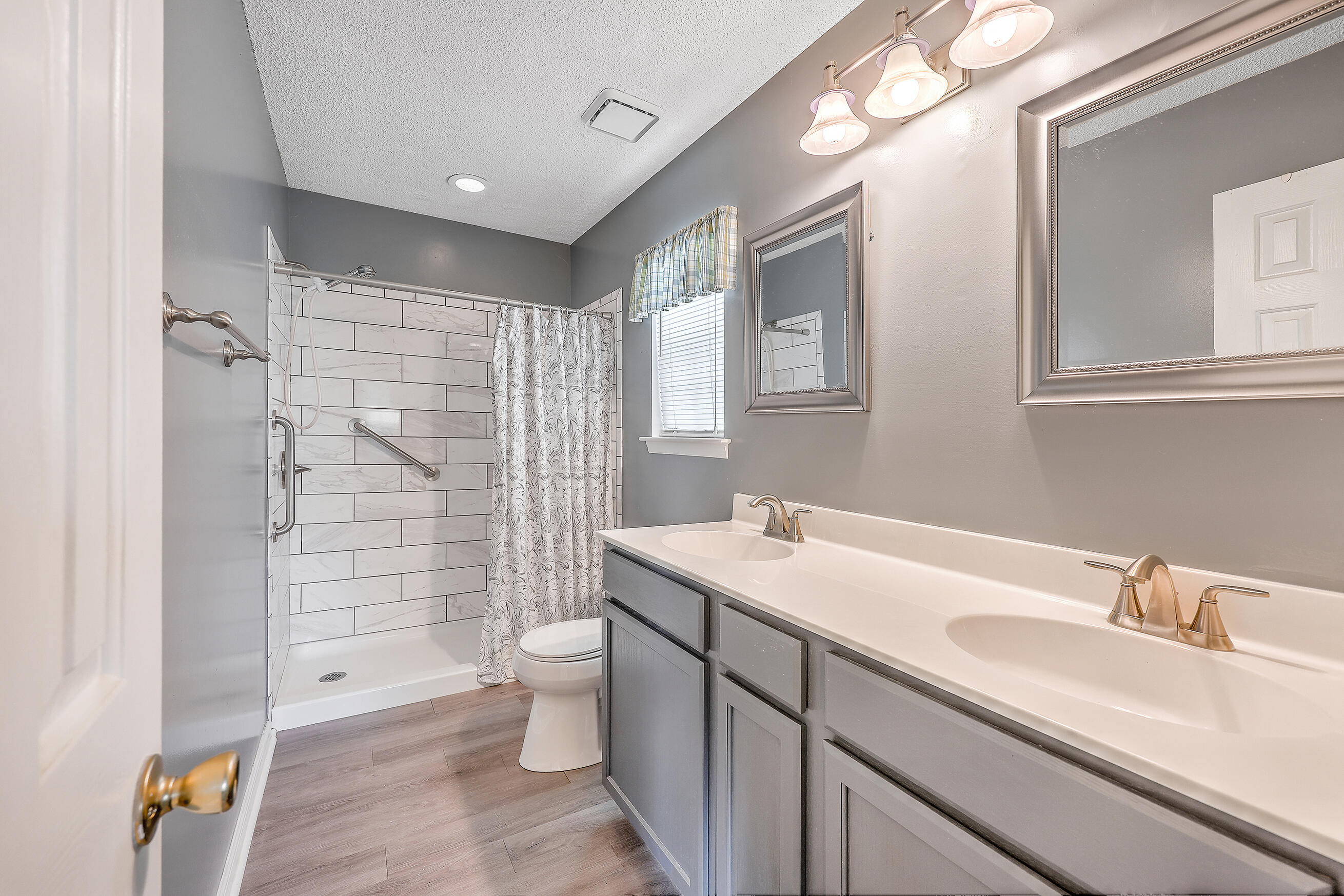 356 Bertram Road Summerville, SC 29485 - Photo 21 of 29 Primary Bathroom