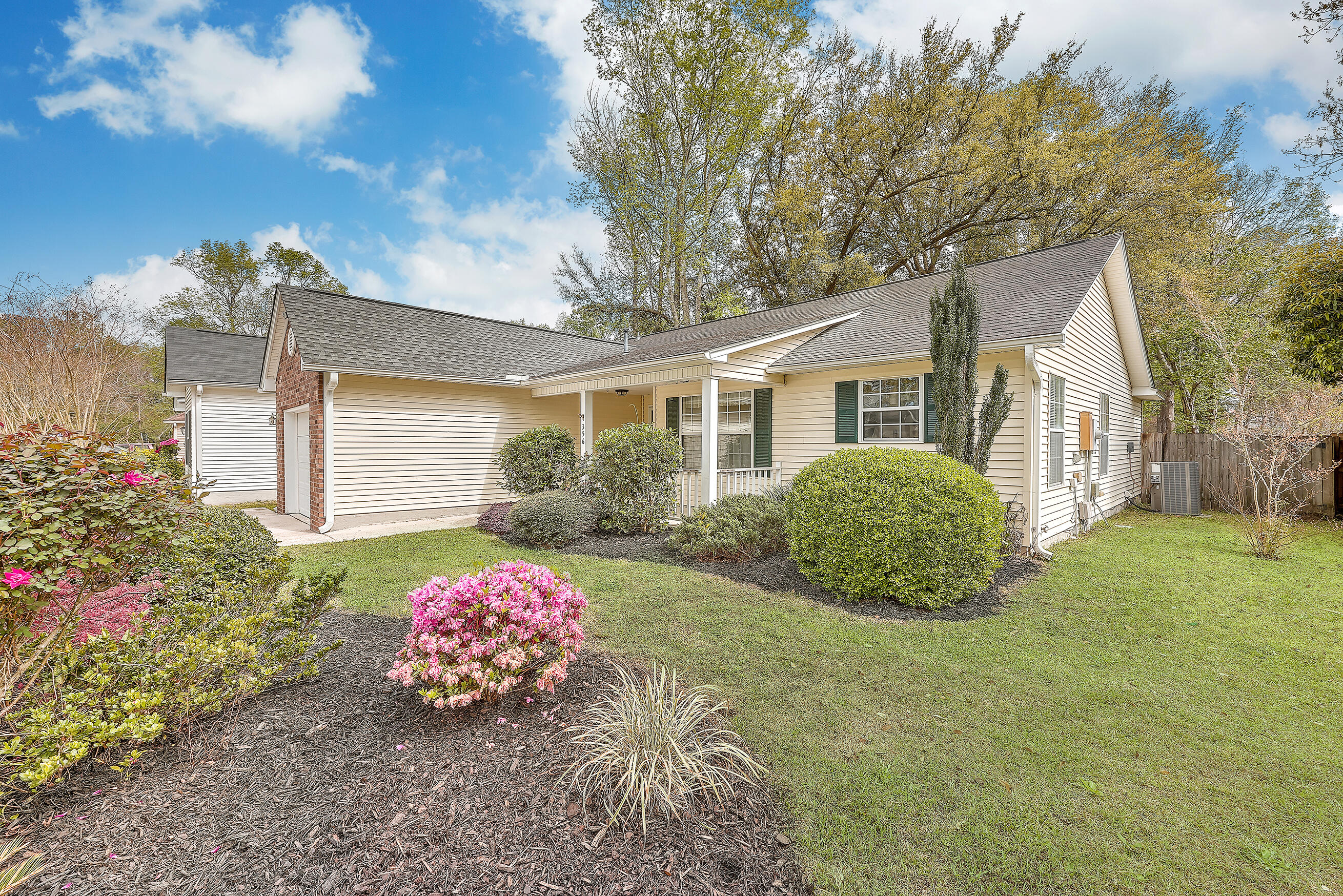 356 Bertram Road Summerville, SC 29485 - Photo 4 of 29 Side
