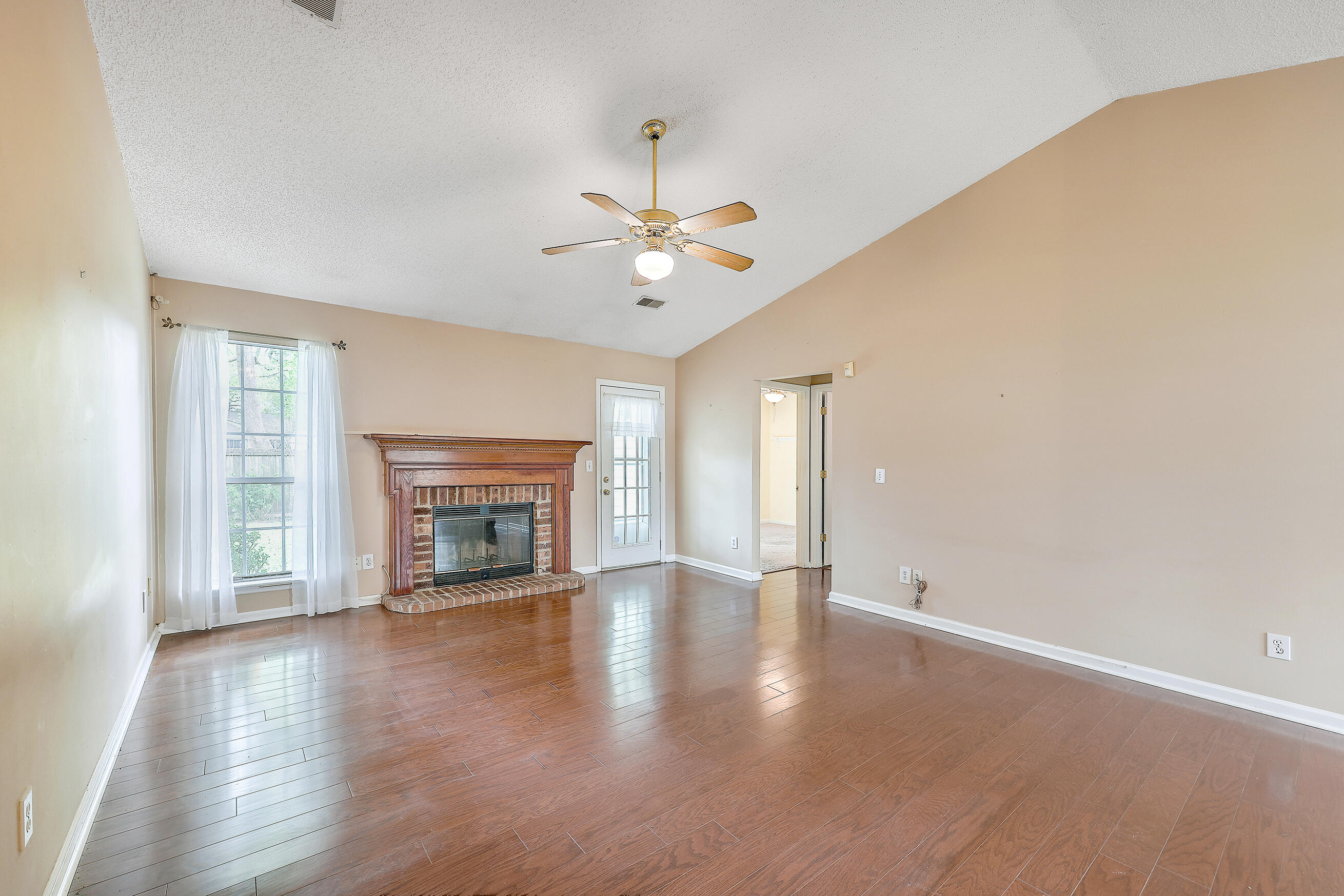 356 Bertram Road Summerville, SC 29485 - Photo 7 of 29 Great Room