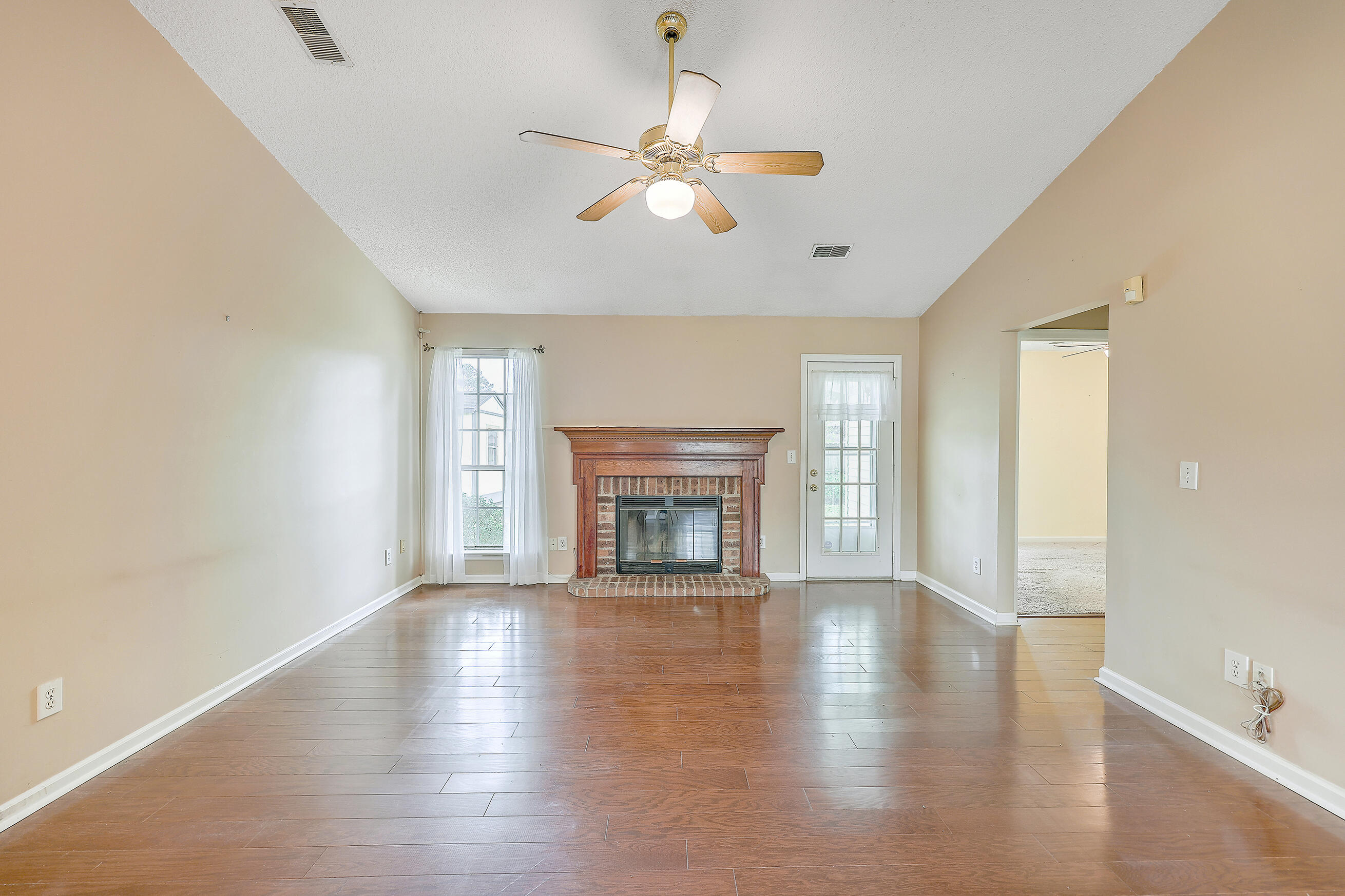 356 Bertram Road Summerville, SC 29485 - Photo 8 of 29 Great Room