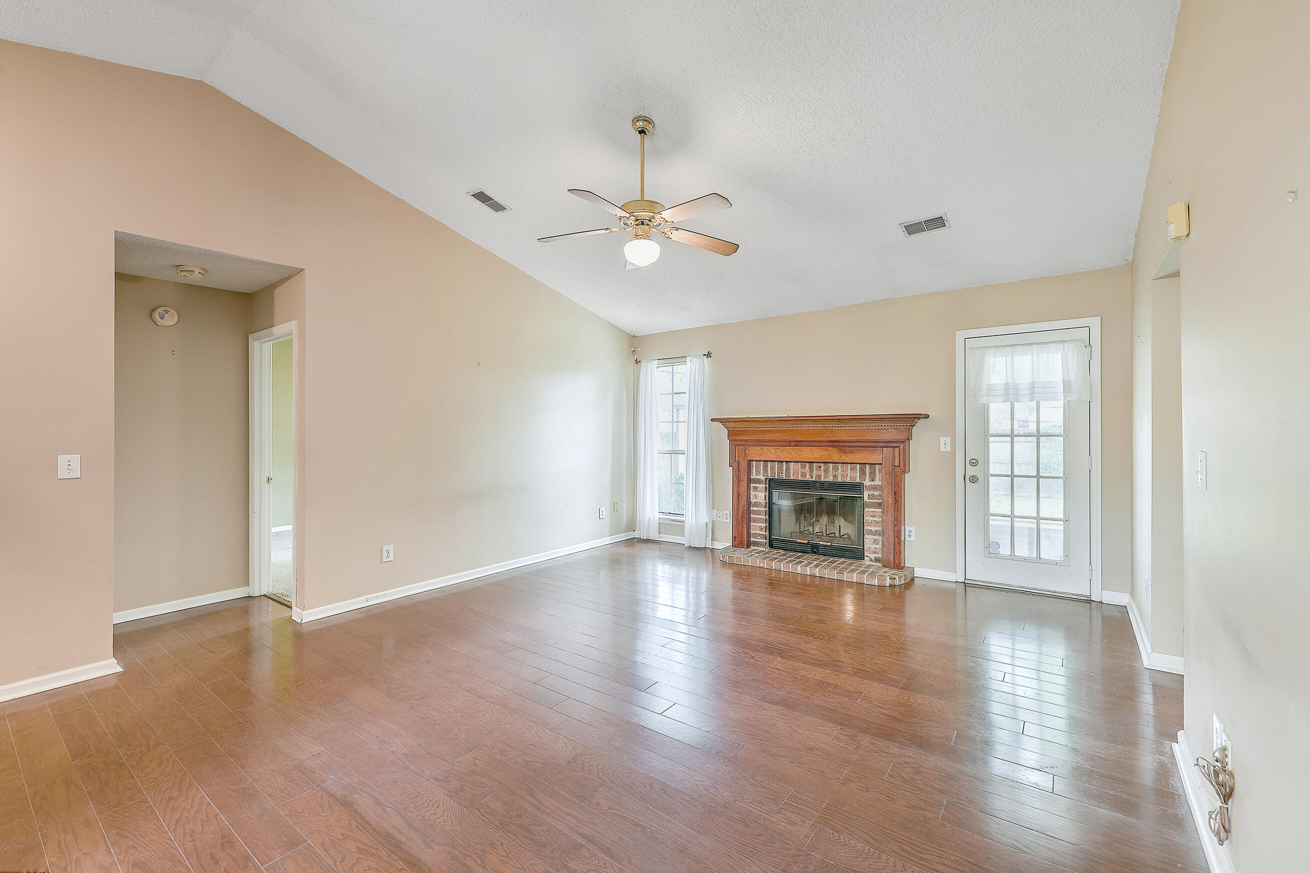 356 Bertram Road Summerville, SC 29485 - Photo 9 of 29 Great Room