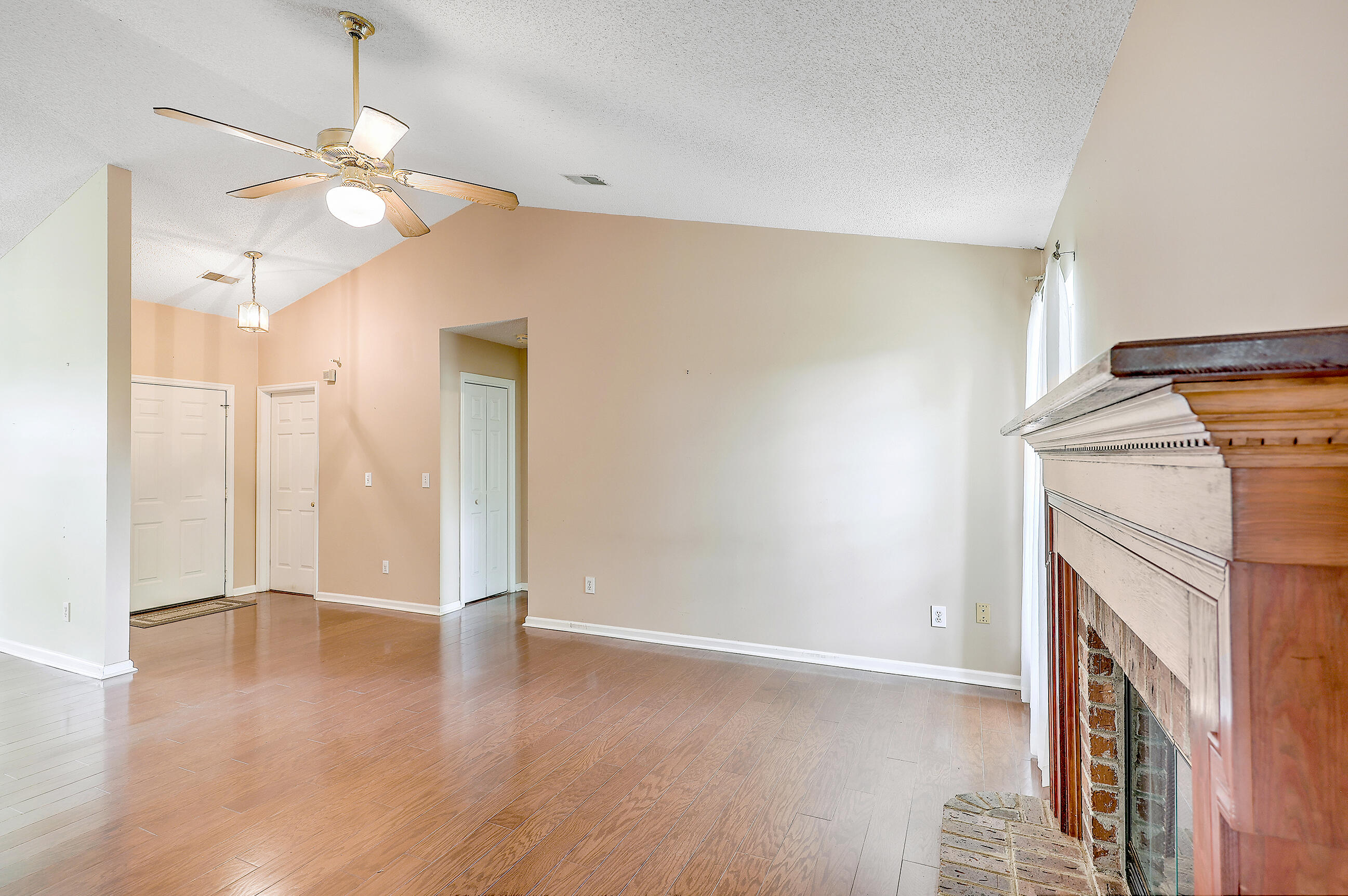 356 Bertram Road Summerville, SC 29485 - Photo 10 of 29 Great Room