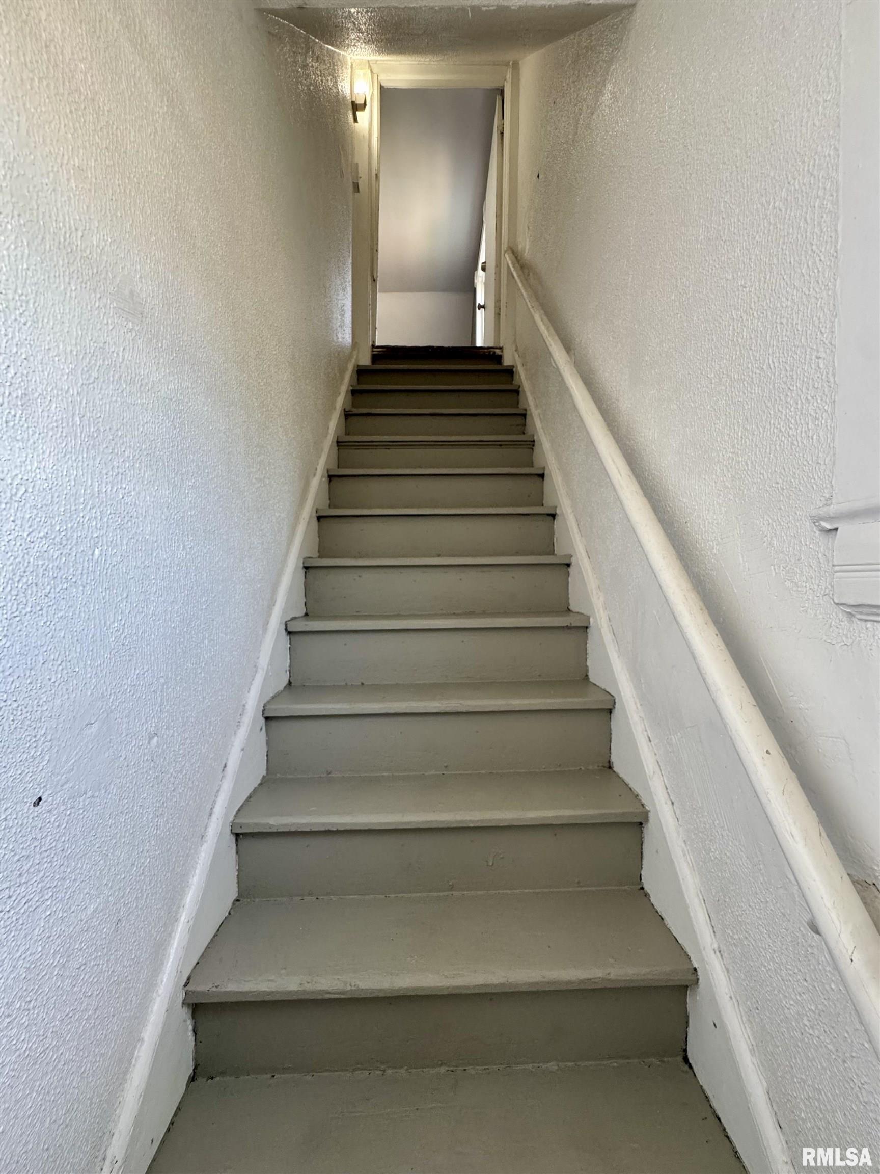 201 South Howell Street, Unit 1/2 Davenport, IA 52802 - Photo 2 of 9