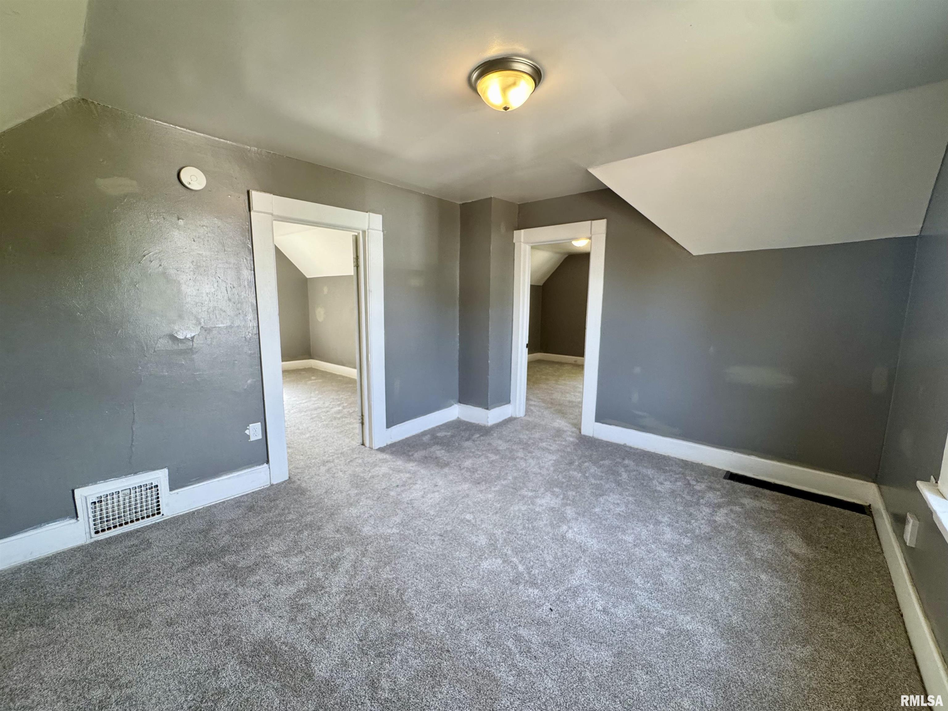 201 South Howell Street, Unit 1/2 Davenport, IA 52802 - Photo 3 of 9