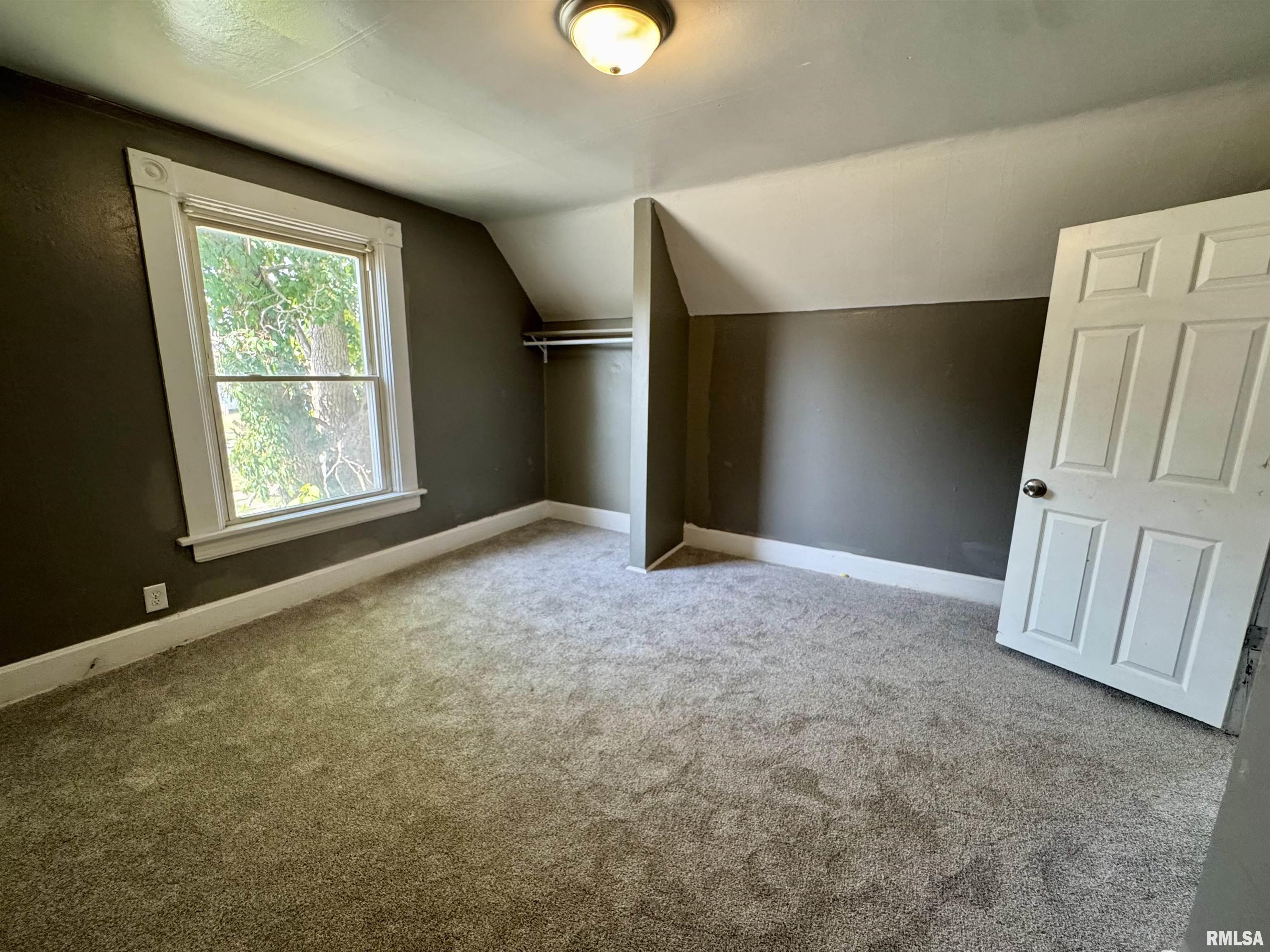 201 South Howell Street, Unit 1/2 Davenport, IA 52802 - Photo 5 of 9