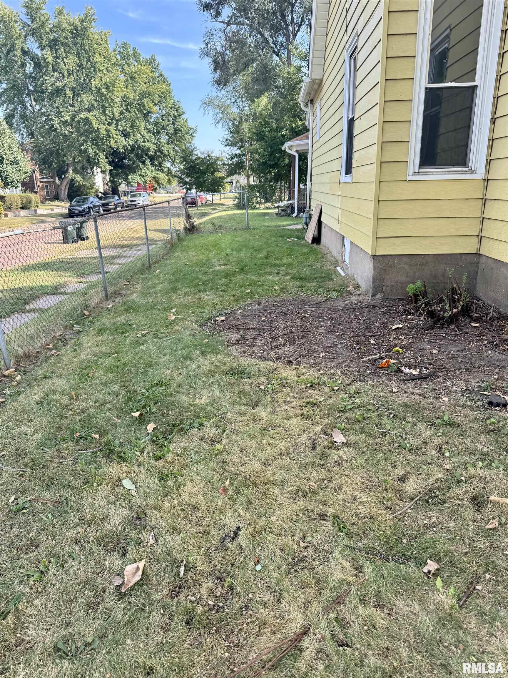 201 South Howell Street, Unit 1/2 Davenport, IA 52802 - Photo 9 of 9