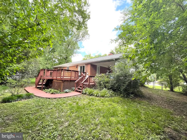 $3,800 | 2604 Roswell Court, Falls Church, VA 22043