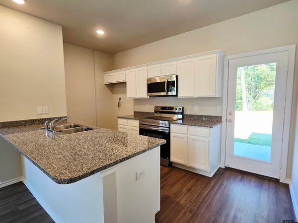 $279,990 | 1115 Pk Mdws Drive, Whitehouse, TX 75791