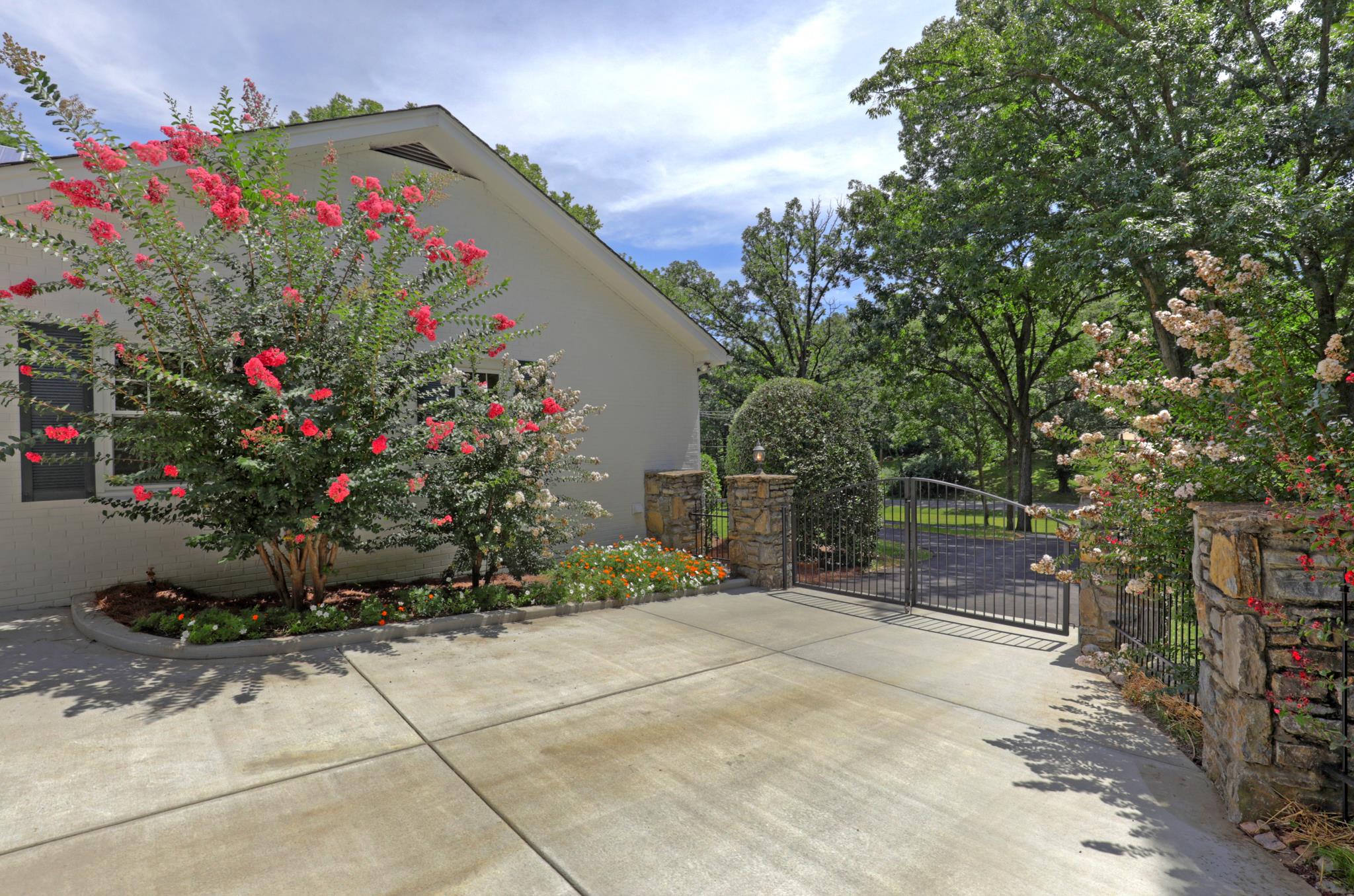 5904 Hickory Valley Road Nashville, TN 37205 - Photo 20 of 30 Gallery Image 20