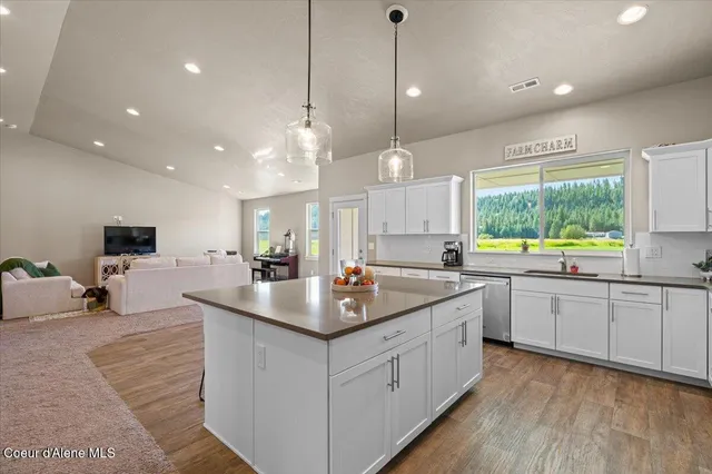 $1,070,000 | 1974 Kelso Lake Road, Athol, ID 83801