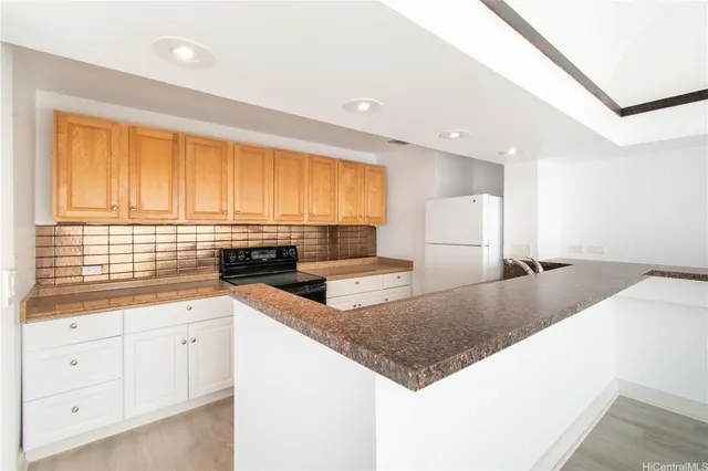 $999,000 | 1750 Kalakaua Avenue, Unit 4100, Honolulu, HI 96826