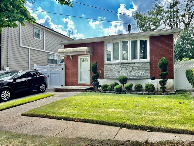 $900,000 | 57 Jerome Road | Dongan Hills