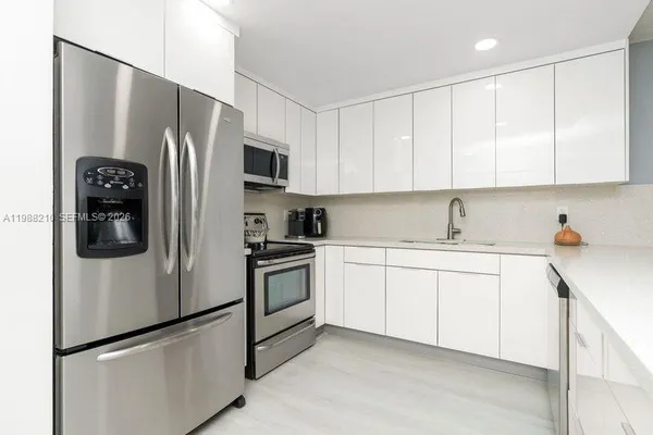 $1,950 | 6960 Miami Gardens Drive, Unit 2518, Hialeah, FL 33015
