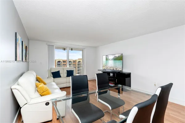 $1,950 | 6960 Miami Gardens Drive, Unit 2518, Hialeah, FL 33015