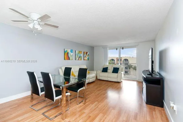 $1,950 | 6960 Miami Gardens Drive, Unit 2518, Hialeah, FL 33015