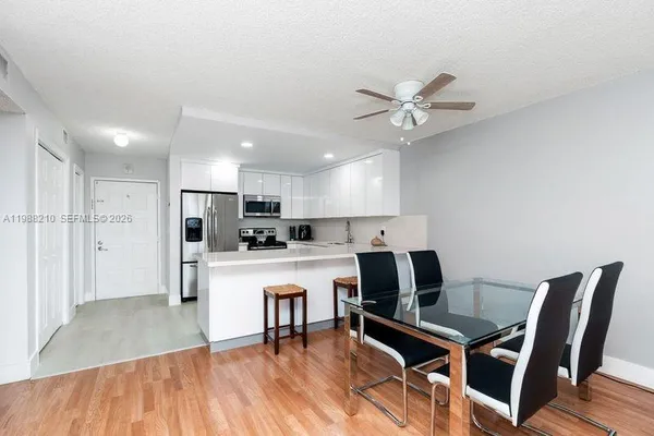 $1,950 | 6960 Miami Gardens Drive, Unit 2518, Hialeah, FL 33015
