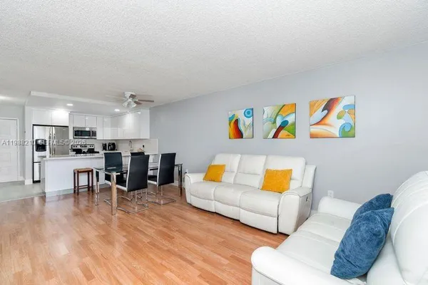 $1,950 | 6960 Miami Gardens Drive, Unit 2518, Hialeah, FL 33015