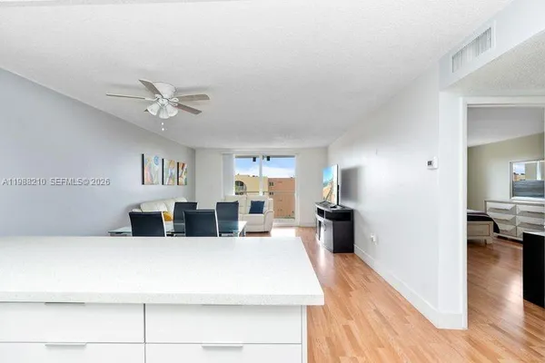 $1,950 | 6960 Miami Gardens Drive, Unit 2518, Hialeah, FL 33015