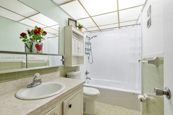 $1,950 | 6960 Miami Gardens Drive, Unit 2518, Hialeah, FL 33015