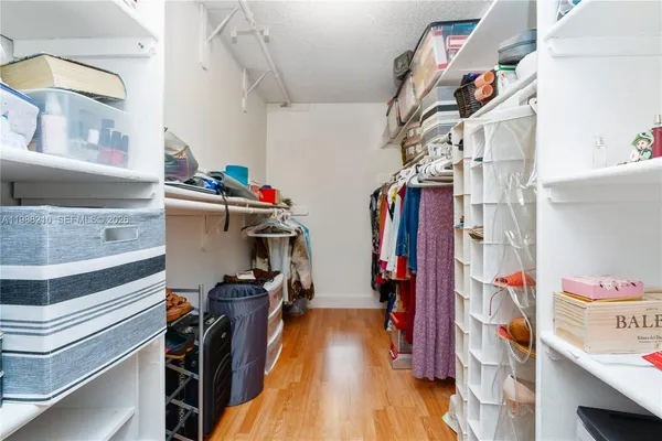 $1,950 | 6960 Miami Gardens Drive, Unit 2518, Hialeah, FL 33015