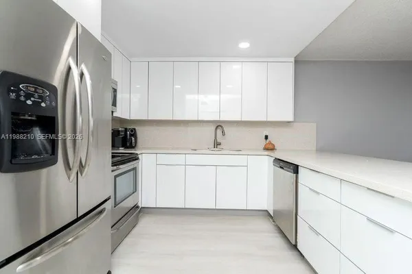 $1,950 | 6960 Miami Gardens Drive, Unit 2518, Hialeah, FL 33015