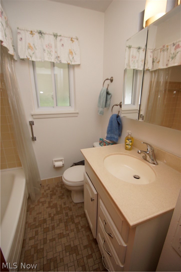 30413 Vineyard Road Willowick, OH 44095 - Photo 10 of 25 Main level full bath