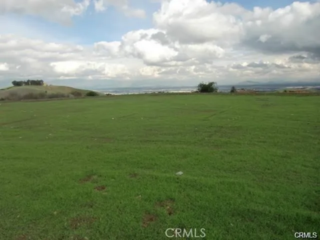 a view of an outdoor space and a yard