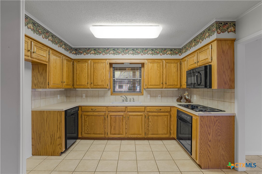 406 Blyth Road Victoria, TX 77904 - Photo 18 of 32