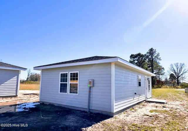 $199,000 | 233 Hc Powers Road, Wallace, NC 28466