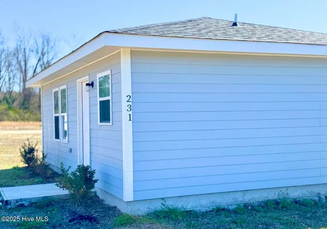 $199,000 | 233 Hc Powers Road, Wallace, NC 28466