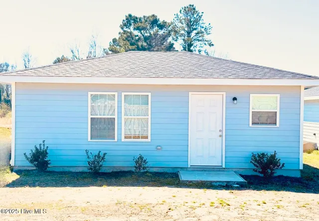 $199,000 | 233 Hc Powers Road, Wallace, NC 28466