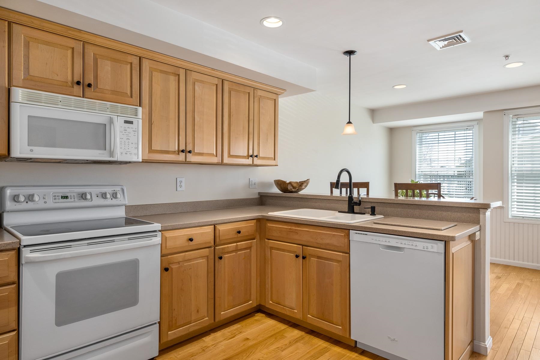 105 Winnacunnet Road, Unit 2 Hampton, NH 03842 - Photo 5 of 25