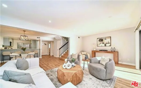 $829,000 | 3130 Montrose Avenue, Unit 102, La Crescenta, CA 91214