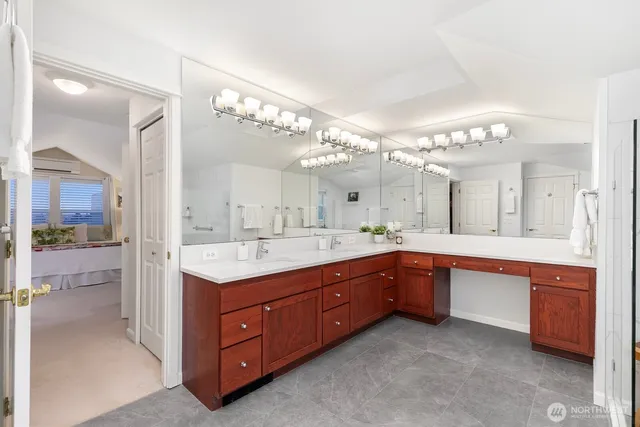 $1,095,000 | 2906 5th Avenue West, Seattle, WA 98119