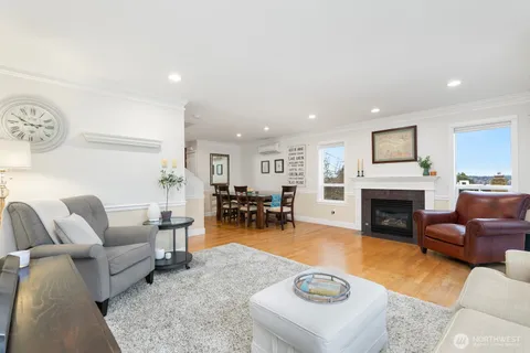 $1,095,000 | 2906 5th Avenue West, Seattle, WA 98119