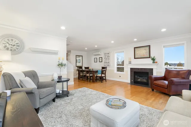 $1,095,000 | 2906 5th Avenue West, Seattle, WA 98119