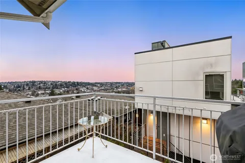 $1,095,000 | 2906 5th Avenue West, Seattle, WA 98119