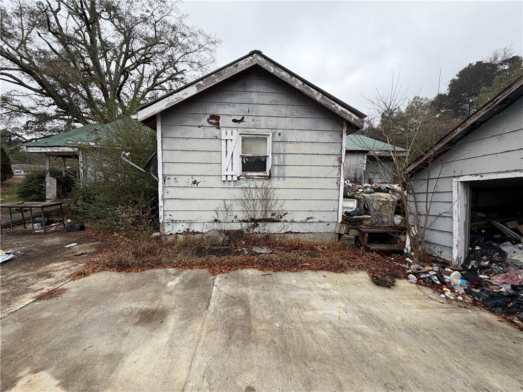 318 Morgan Valley Road Rockmart, GA 30153 - Photo 6 of 8 a view of backyard of house and car parked