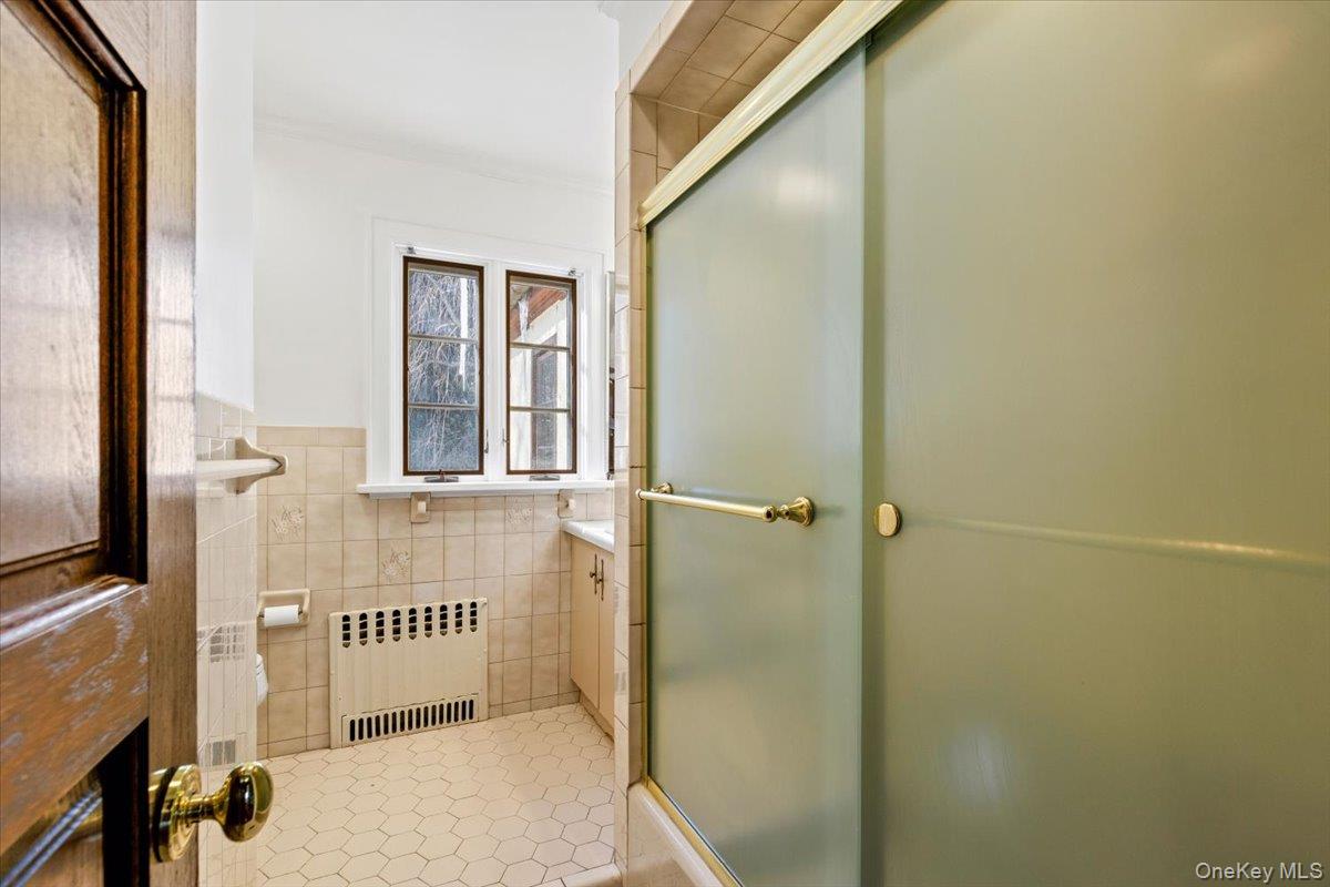46 Fenimore Road Scarsdale, NY 10583 - Photo 23 of 35 Hall Bathroom with combination tub/shower.